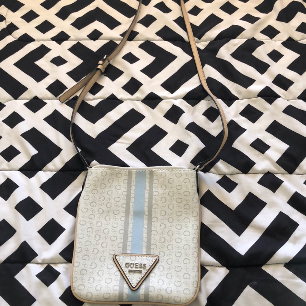 A guess satchel